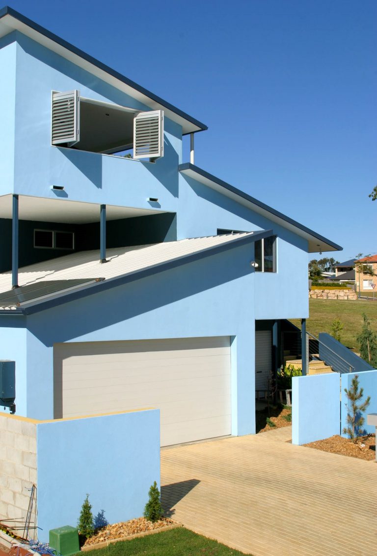 Blue house front elevation HIA 2003 energy efficient home build designer of the year and best use of steel